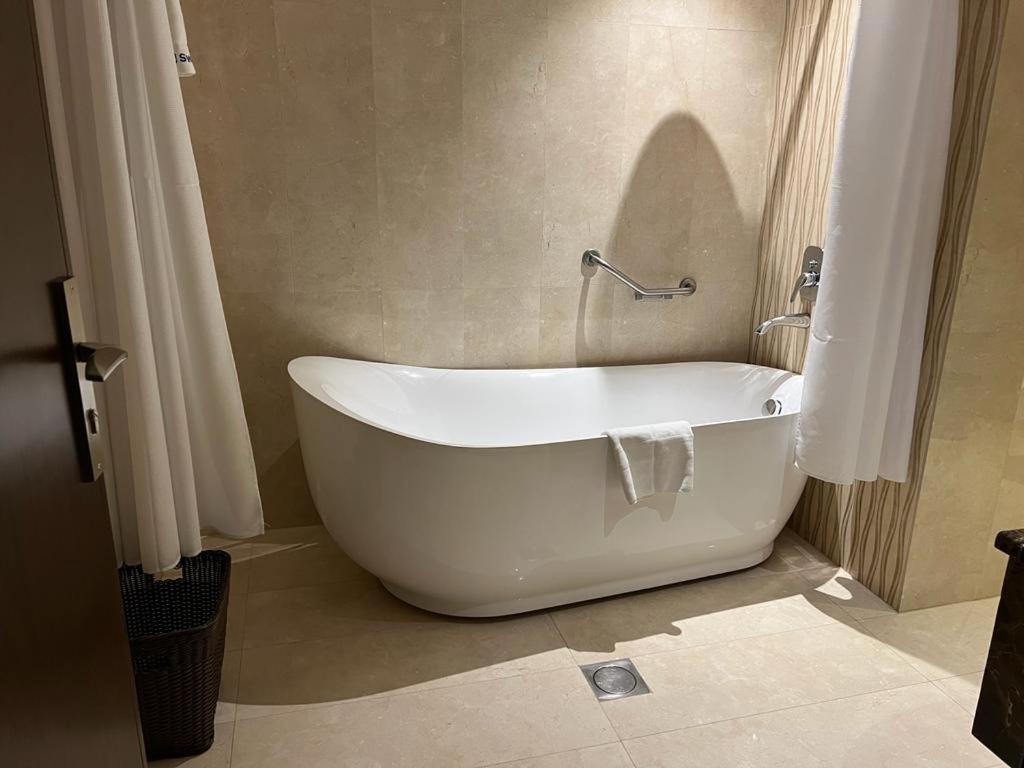 Swiss In Tabuk Hotel Екстер'єр фото